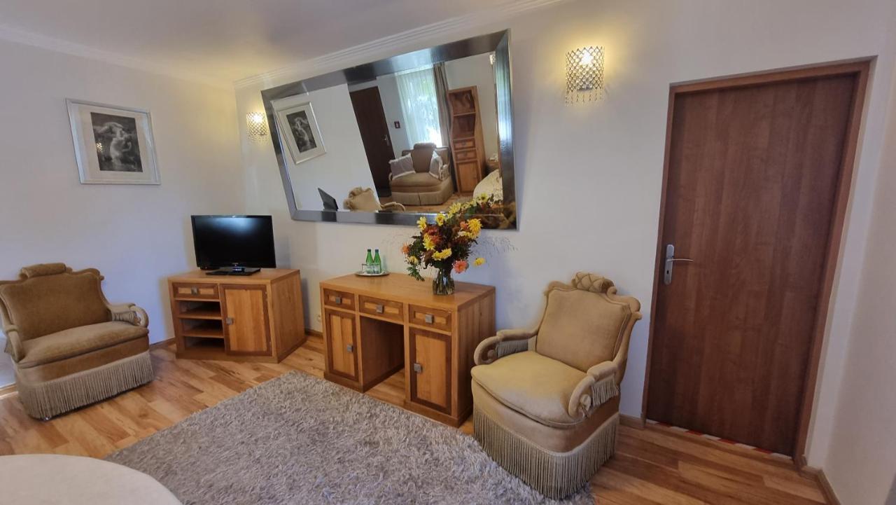 Siedem Drzew Hotel Biskupice  Exterior foto